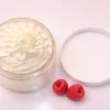 Beurre corporel fouetté framboise naturel — chantilly de corps framboise riche au karité brut pour nutrition intense