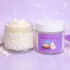 Beurre corporel fouetté coco des îles à base de chantilly de karité nourrissante, texture riche et fondante