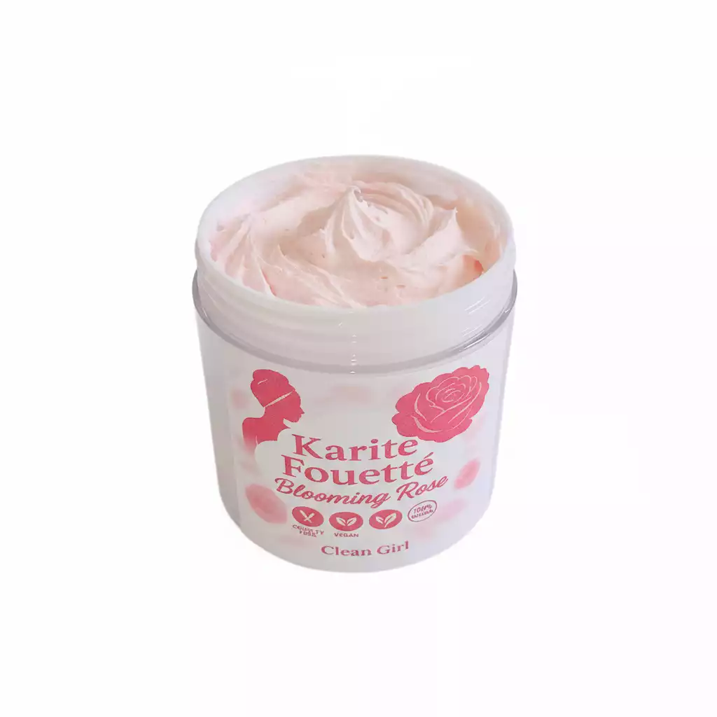 Texture de chantilly de karité rose fouettée et naturelle
