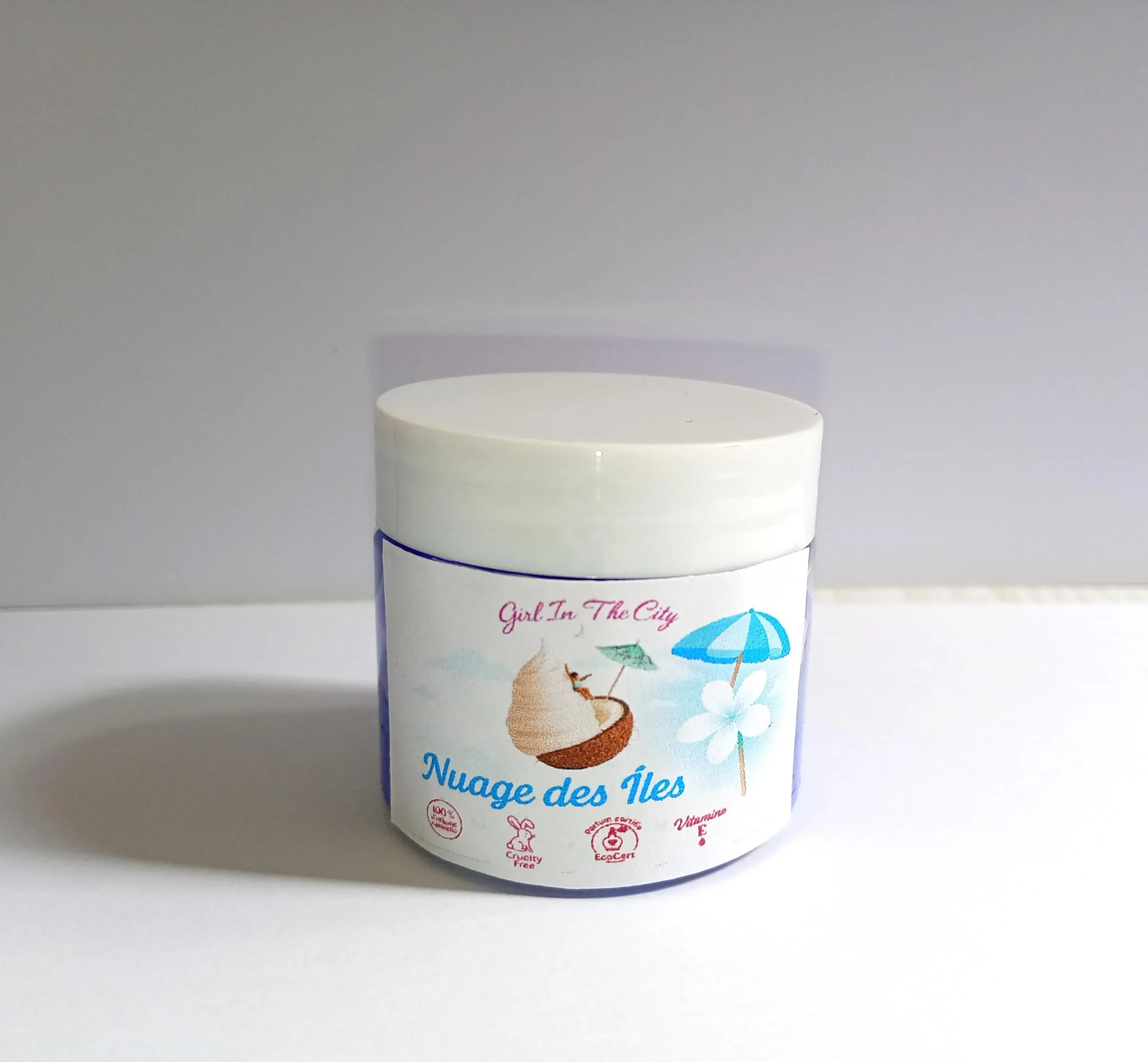 Coffret de quatre chantilly karité parfumées, présentées proprement sur fond clair.”