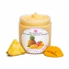 Beurre corporel mangue ananas à la texture fondante, soin nourrissant au parfum tropical pour le corps et les cheveux.
