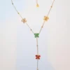 collier y papillons multicolores 1
